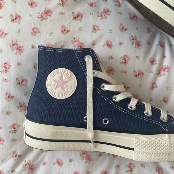 NWOT Converse Platform Hightops - Picture 3 of 5